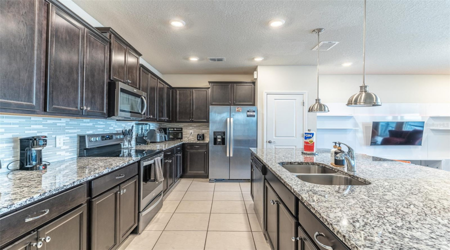 Davenport, Florida 33897, 5 Bedroom Bedrooms, ,4 Bathroombathrooms,Residential,For Sale,Pacific,0,Mfrl4964087