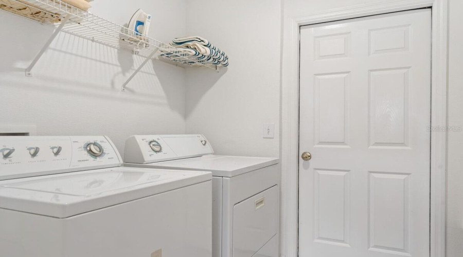 Davenport, Florida 33897, 6 Bedroom Bedrooms, ,4 Bathroombathrooms,Residential,For Sale,Carrera,0,Mfro6437771