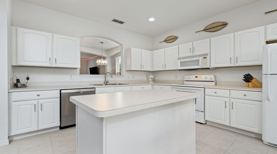 Davenport, Florida 33897, 6 Bedroom Bedrooms, ,4 Bathroombathrooms,Residential,For Sale,Carrera,0,Mfro6437771