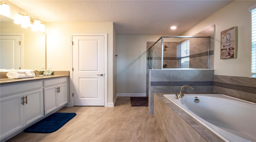Davenport, Florida 33896, 6 Bedroom Bedrooms, ,6 Bathroombathrooms,Residential,For Sale,Cruden Bay,0,Mfrtb8487048