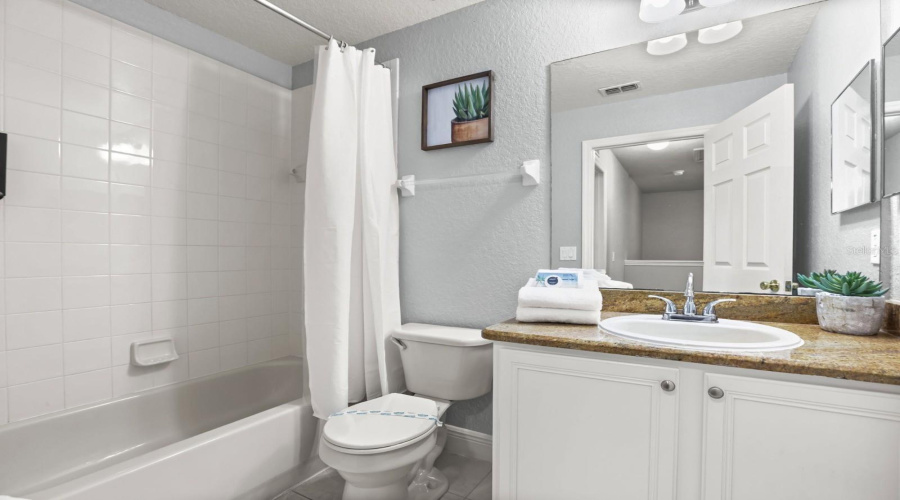 Davenport, Florida 33897, 4 Bedroom Bedrooms, ,3 Bathroombathrooms,Residential,For Sale,Calabria,0,Mfro6437911