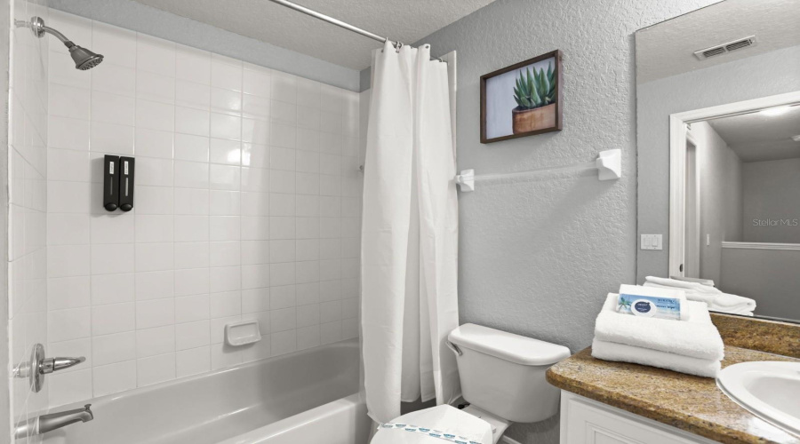 Davenport, Florida 33897, 4 Bedroom Bedrooms, ,3 Bathroombathrooms,Residential,For Sale,Calabria,0,Mfro6437911