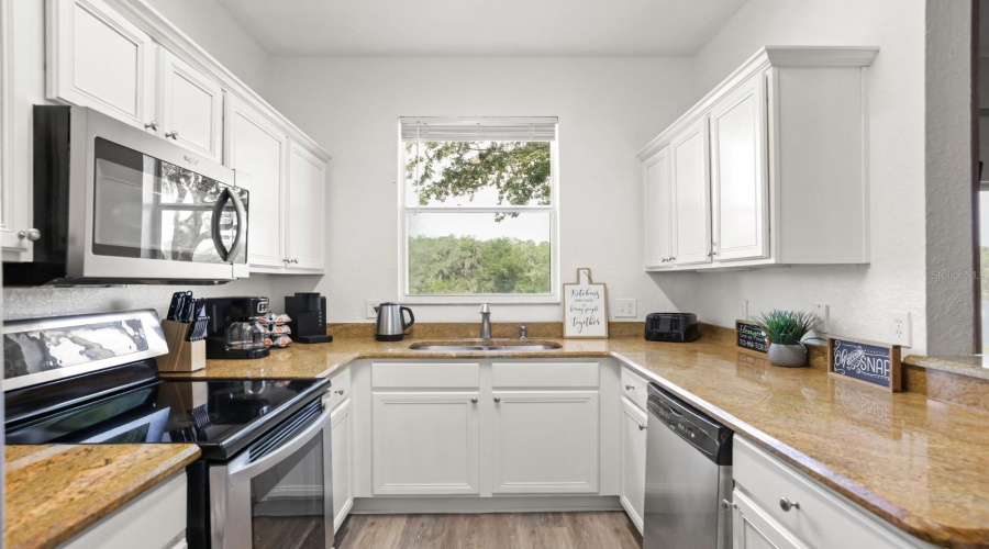 Davenport, Florida 33897, 4 Bedroom Bedrooms, ,3 Bathroombathrooms,Residential,For Sale,Calabria,0,Mfro6437911