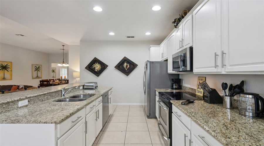 Kissimmee, Florida 34747, 4 Bedroom Bedrooms, ,4 Bathroombathrooms,Residential,For Sale,Teascone,0,Mfrs5156805