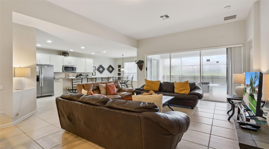 Kissimmee, Florida 34747, 4 Bedroom Bedrooms, ,4 Bathroombathrooms,Residential,For Sale,Teascone,0,Mfrs5156805