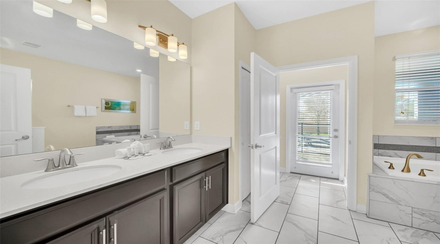 Davenport, Florida 33896, 8 Bedroom Bedrooms, ,5 Bathroombathrooms,Residential,For Sale,Moon Valley,0,Mfro6438766