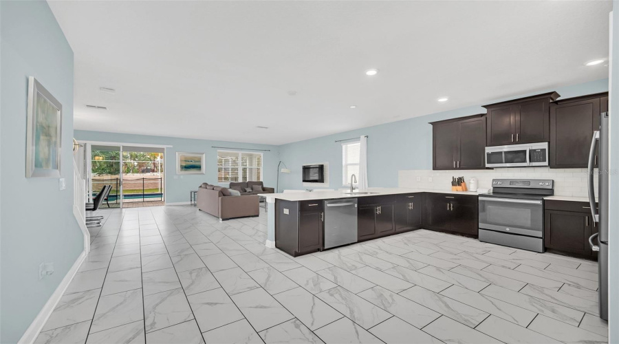 Davenport, Florida 33896, 8 Bedroom Bedrooms, ,5 Bathroombathrooms,Residential,For Sale,Moon Valley,0,Mfro6438766