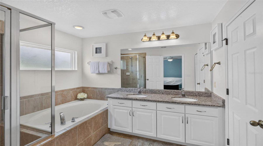 Davenport, Florida 33837, 6 Bedroom Bedrooms, ,4 Bathroombathrooms,Residential,For Sale,Orange Cosmos,0,Mfro6438727
