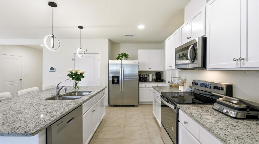 Davenport, Florida 33837, 5 Bedroom Bedrooms, ,3 Bathroombathrooms,Residential,For Sale,Moulin,0,Mfrs5156839