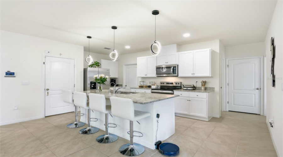 Davenport, Florida 33837, 5 Bedroom Bedrooms, ,3 Bathroombathrooms,Residential,For Sale,Moulin,0,Mfrs5156839