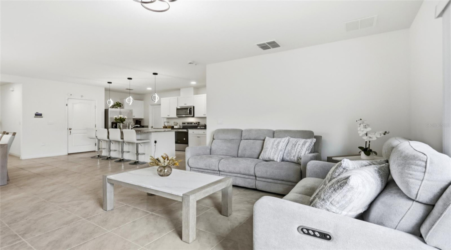 Davenport, Florida 33837, 5 Bedroom Bedrooms, ,3 Bathroombathrooms,Residential,For Sale,Moulin,0,Mfrs5156839