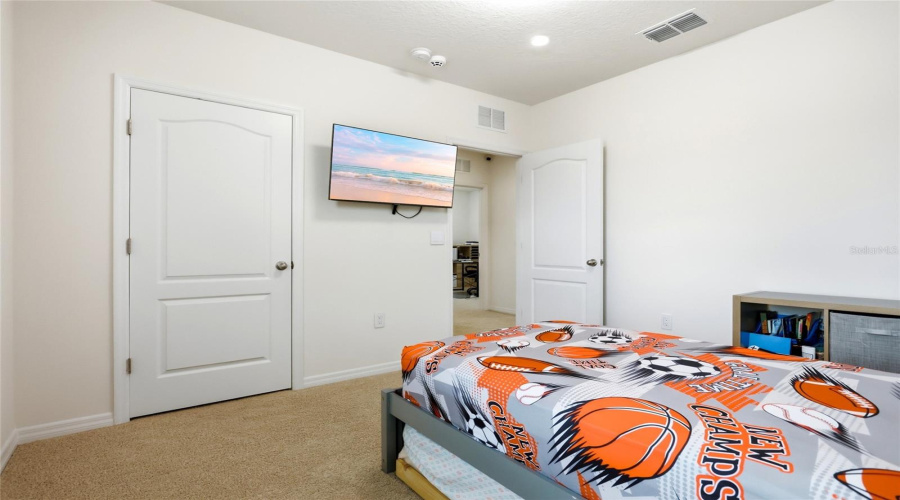 Davenport, Florida 33837, 5 Bedroom Bedrooms, ,3 Bathroombathrooms,Residential,For Sale,Moulin,0,Mfrs5156839