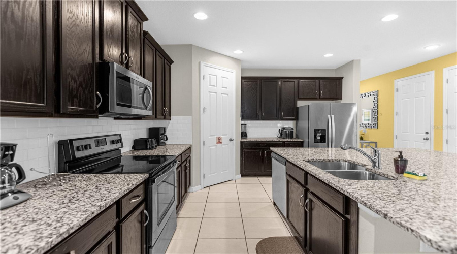 Kissimmee, Florida 34747, 7 Bedroom Bedrooms, ,6 Bathroombathrooms,Residential,For Sale,Flamingo Key,0,Mfro6438814