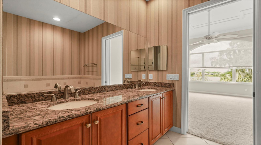 Davenport, Florida 33837, 4 Bedroom Bedrooms, ,3 Bathroombathrooms,Residential,For Sale,Lake Side,0,Mfro6438539