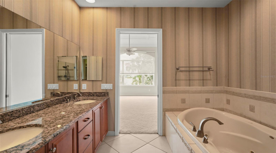 Davenport, Florida 33837, 4 Bedroom Bedrooms, ,3 Bathroombathrooms,Residential,For Sale,Lake Side,0,Mfro6438539