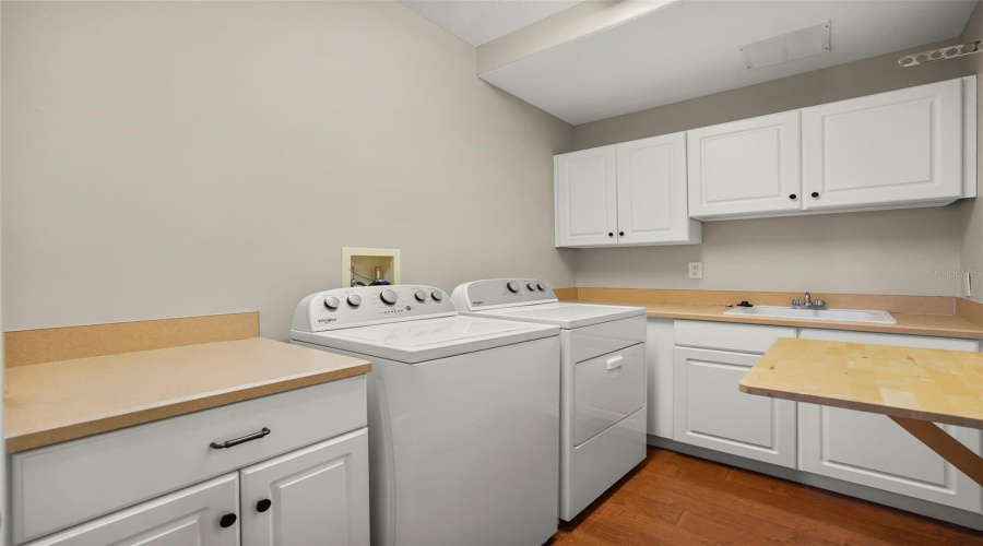 Davenport, Florida 33837, 4 Bedroom Bedrooms, ,3 Bathroombathrooms,Residential,For Sale,Lake Side,0,Mfro6438539