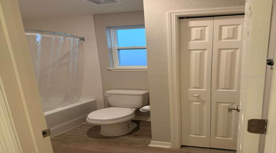 Bathroom Tub And Linen Closet