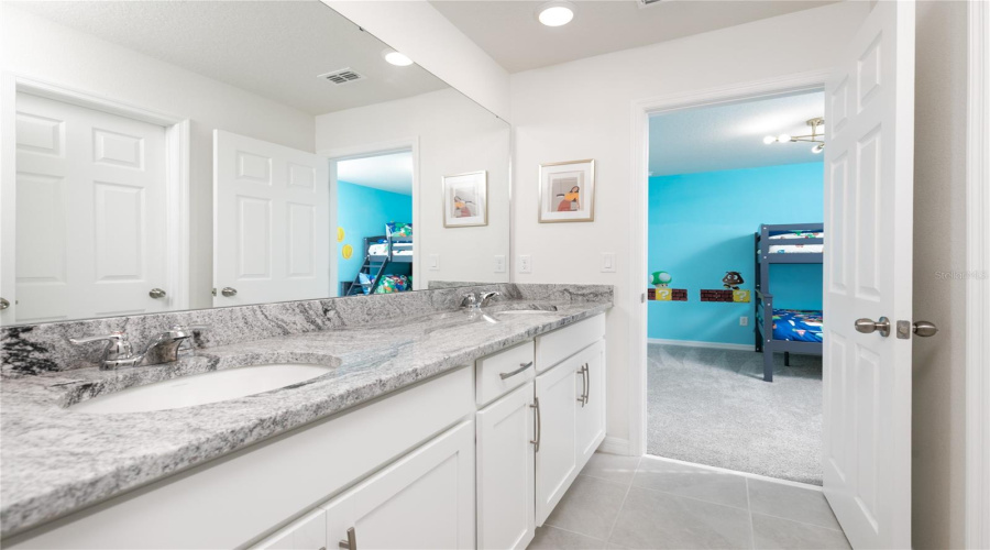 Kissimmee, Florida 34747, 7 Bedroom Bedrooms, ,6 Bathroombathrooms,Residential,For Sale,Fleming Mist,0,Mfro6380670