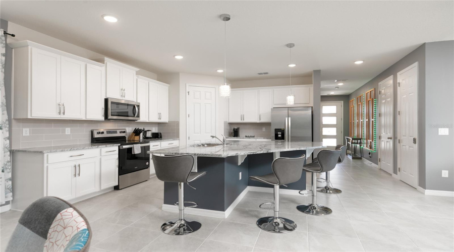 Kissimmee, Florida 34747, 7 Bedroom Bedrooms, ,6 Bathroombathrooms,Residential,For Sale,Fleming Mist,0,Mfro6380670