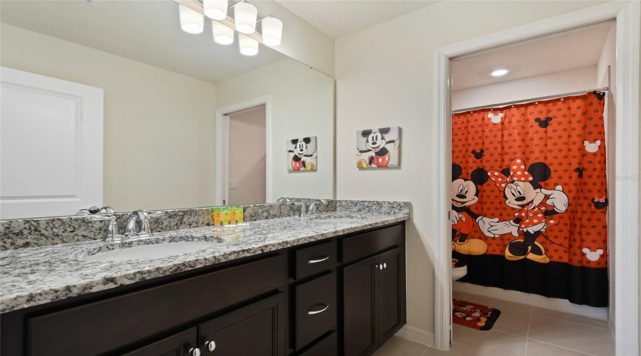 Davenport, Florida 33897, 6 Bedroom Bedrooms, ,4 Bathroombathrooms,Residential,For Sale,Kaipo,0,Mfro6385800
