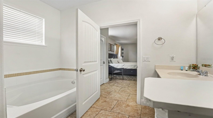 Davenport, Florida 33837, 5 Bedroom Bedrooms, ,4 Bathroombathrooms,Residential,For Sale,Oak Tree,0,Mfrtb8526534