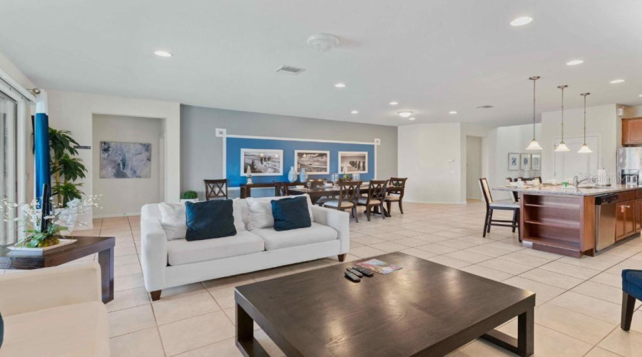 Kissimmee, Florida 34747, 8 Bedroom Bedrooms, ,6 Bathroombathrooms,Residential,For Sale,Macapa,0,Mfro6384144