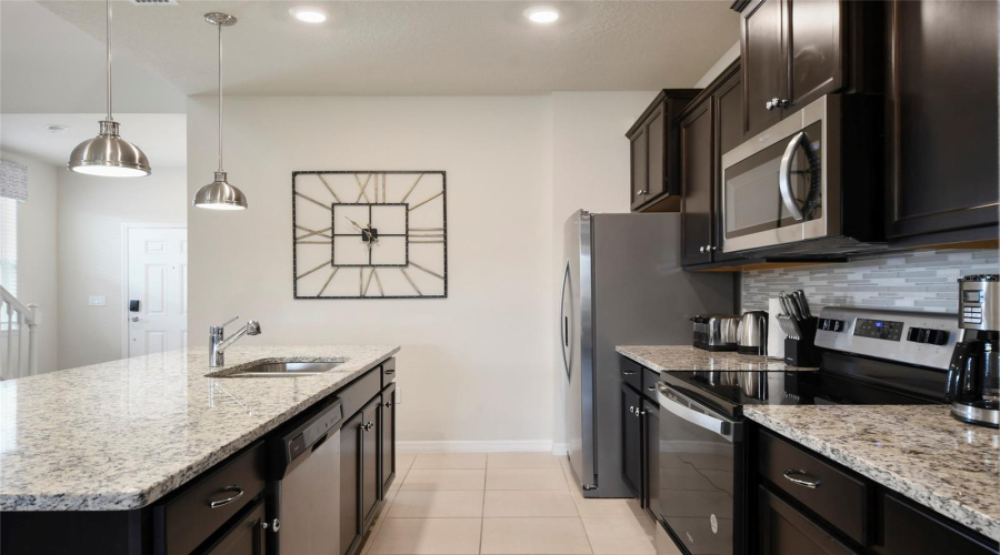 Davenport, Florida 33897, 7 Bedroom Bedrooms, ,5 Bathroombathrooms,Residential,For Sale,Lana,0,Mfro6373685