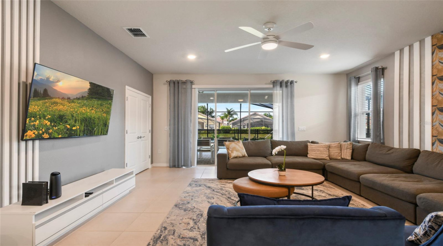 Davenport, Florida 33897, 7 Bedroom Bedrooms, ,5 Bathroombathrooms,Residential,For Sale,Lana,0,Mfro6373685