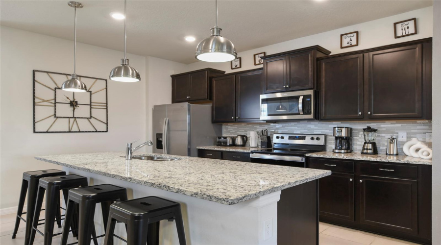 Davenport, Florida 33897, 7 Bedroom Bedrooms, ,5 Bathroombathrooms,Residential,For Sale,Lana,0,Mfro6373685