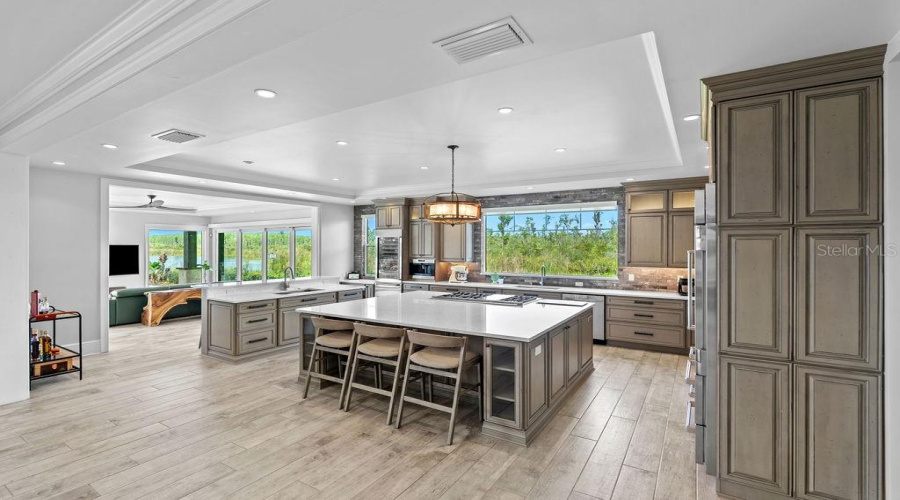 Orlando, Florida 32836, 4 Bedroom Bedrooms, ,5 Bathroombathrooms,Residential,For Sale,Charles E Limpus,0,Mfro6439002
