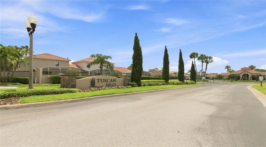 Tuscan Hills Entrance