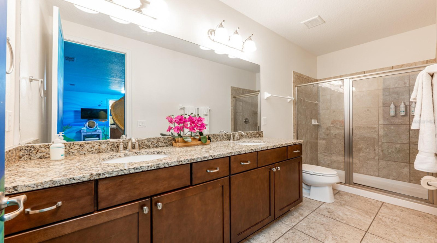 Ariel'S Room Is A Double Bedroom With Two En Suite Bathrooms.