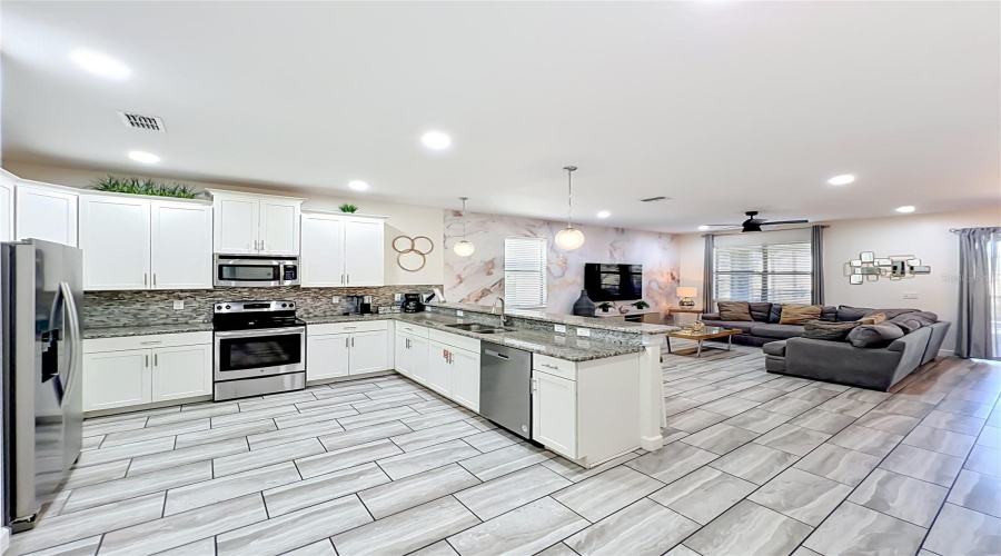 Davenport, Florida 33896, 8 Bedroom Bedrooms, ,5 Bathroombathrooms,Residential,For Sale,Rolling Fairway,0,Mfrs5149917