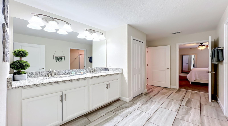 Davenport, Florida 33896, 8 Bedroom Bedrooms, ,5 Bathroombathrooms,Residential,For Sale,Rolling Fairway,0,Mfrs5149917