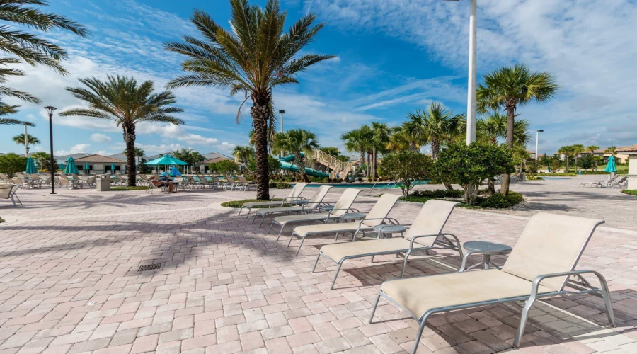 Davenport, Florida 33896, 8 Bedroom Bedrooms, ,5 Bathroombathrooms,Residential,For Sale,Rolling Fairway,0,Mfrs5149917