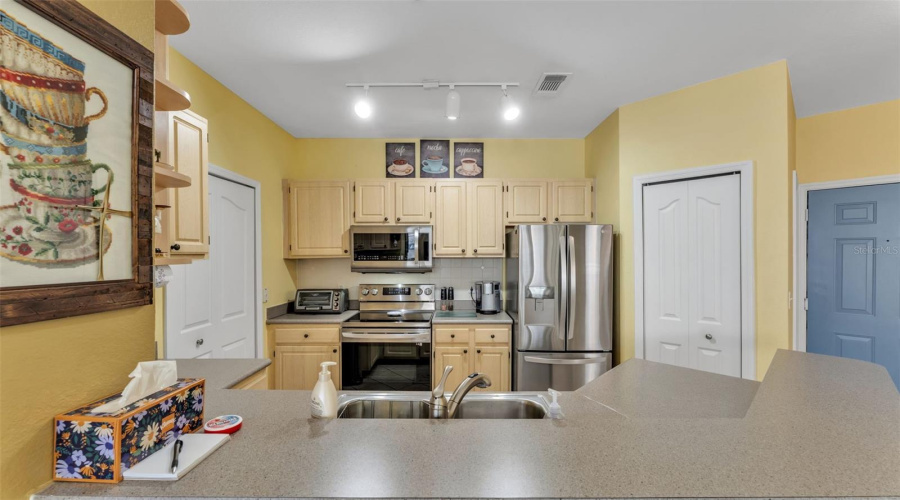 Kissimmee, Florida 34747, 2 Bedroom Bedrooms, ,2 Bathroombathrooms,Residential,For Sale,Legacy,0,Mfrl4964774