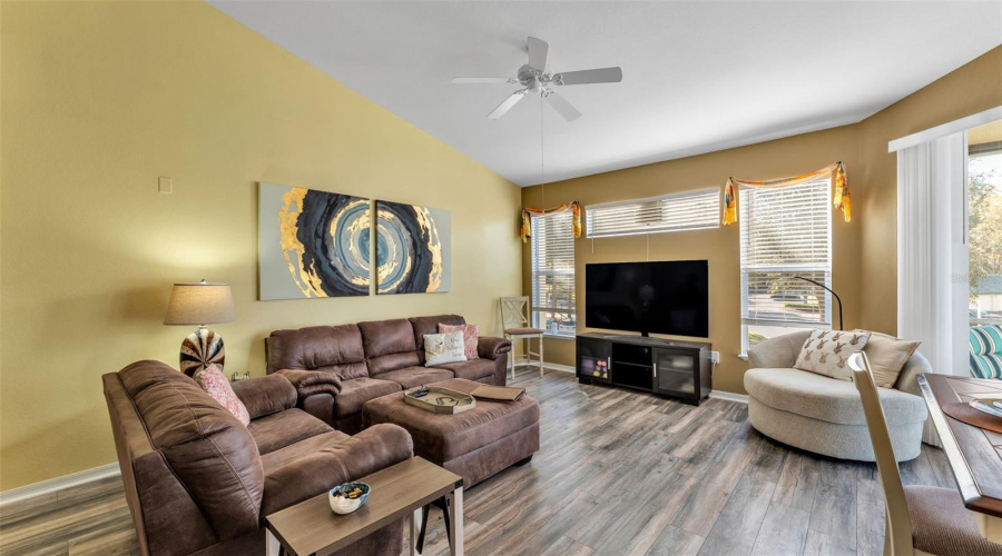 Kissimmee, Florida 34747, 2 Bedroom Bedrooms, ,2 Bathroombathrooms,Residential,For Sale,Legacy,0,Mfrl4964774