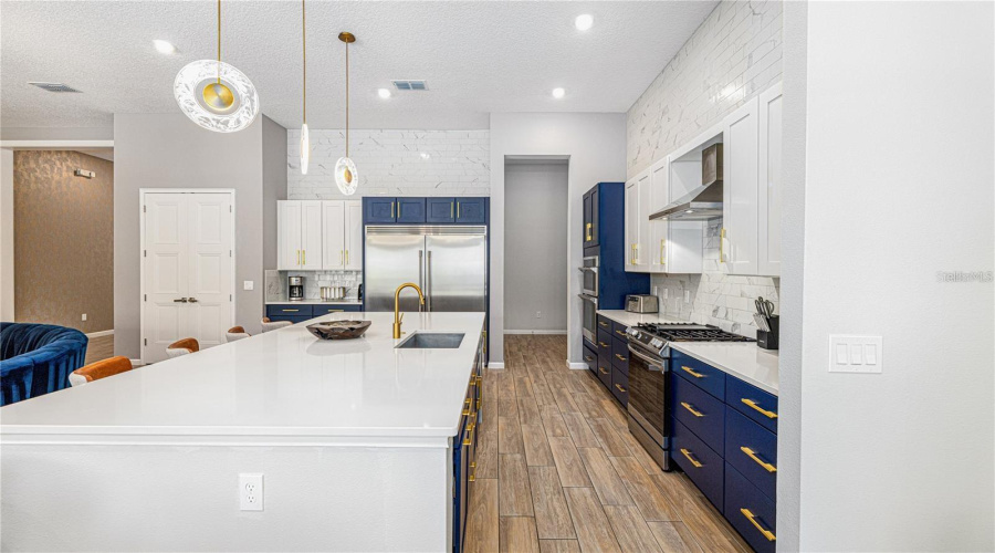 Davenport, Florida 33837, 11 Bedroom Bedrooms, ,11 Bathroombathrooms,Residential,For Sale,Oak Blossom,0,Mfro6437406