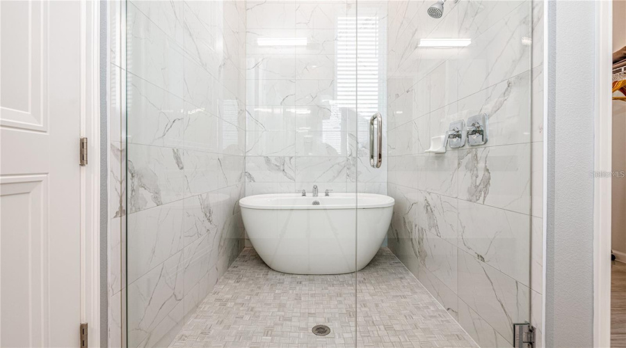 Davenport, Florida 33837, 11 Bedroom Bedrooms, ,11 Bathroombathrooms,Residential,For Sale,Oak Blossom,0,Mfro6437406