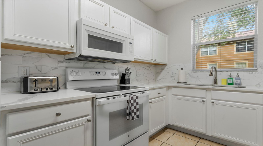 Davenport, Florida 33897, 4 Bedroom Bedrooms, ,3 Bathroombathrooms,Residential,For Sale,Cambria,0,Mfro6438673