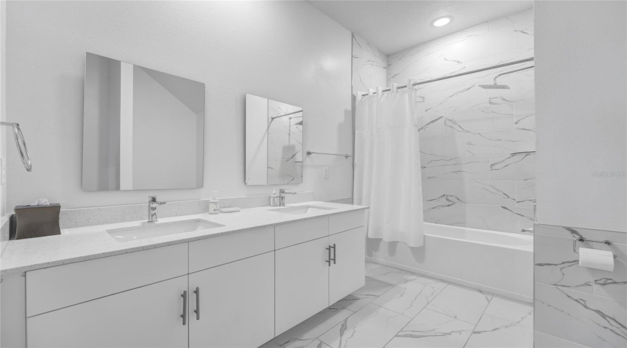 Davenport, Florida 33896, 4 Bedroom Bedrooms, ,4 Bathroombathrooms,Residential,For Sale,Famagusta Dr,0,Mfro6405942