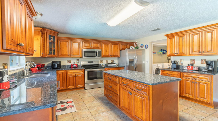 Davenport, Florida 33897, 5 Bedroom Bedrooms, ,3 Bathroombathrooms,Residential,For Sale,Samuel,0,Mfrl4961846