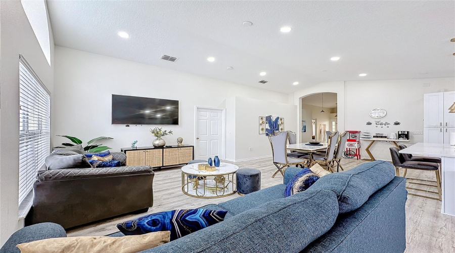 Davenport, Florida 33896, 4 Bedroom Bedrooms, ,2 Bathroombathrooms,Residential,For Sale,Hollinghead Loop,0,Mfro6416303