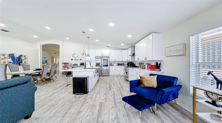 Davenport, Florida 33896, 4 Bedroom Bedrooms, ,2 Bathroombathrooms,Residential,For Sale,Hollinghead Loop,0,Mfro6416303