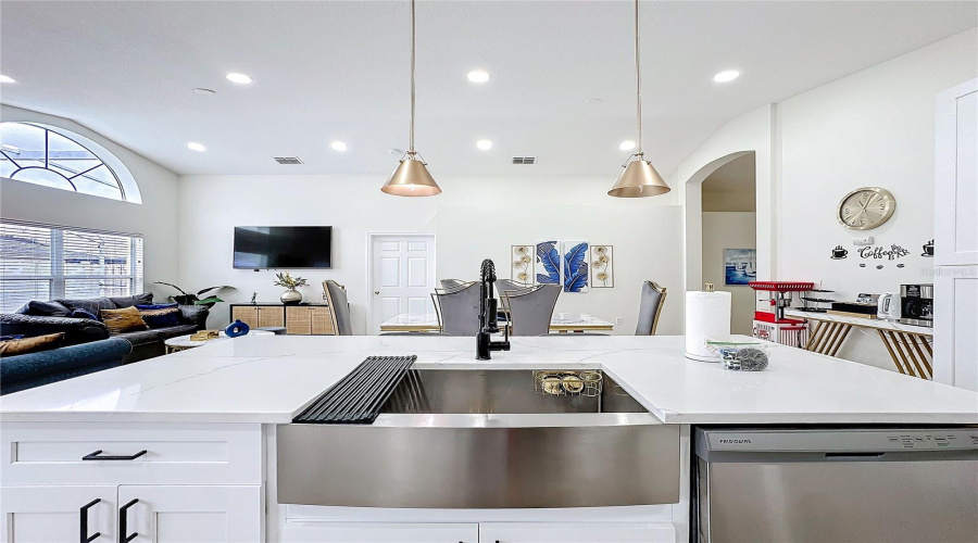 Davenport, Florida 33896, 4 Bedroom Bedrooms, ,2 Bathroombathrooms,Residential,For Sale,Hollinghead Loop,0,Mfro6416303