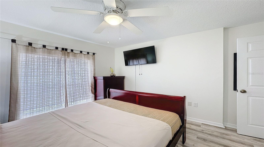 Davenport, Florida 33896, 4 Bedroom Bedrooms, ,2 Bathroombathrooms,Residential,For Sale,Hollinghead Loop,0,Mfro6416303