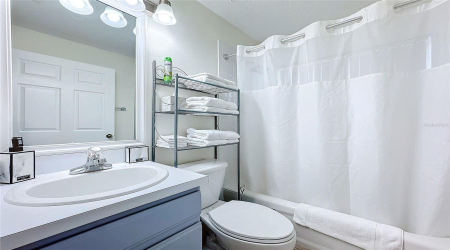 Davenport, Florida 33896, 4 Bedroom Bedrooms, ,2 Bathroombathrooms,Residential,For Sale,Hollinghead Loop,0,Mfro6416303