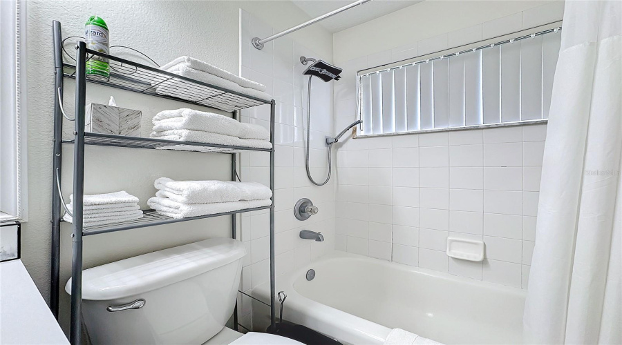 Davenport, Florida 33896, 4 Bedroom Bedrooms, ,2 Bathroombathrooms,Residential,For Sale,Hollinghead Loop,0,Mfro6416303