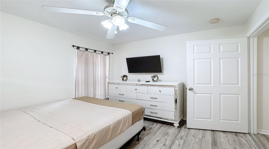 Davenport, Florida 33896, 4 Bedroom Bedrooms, ,2 Bathroombathrooms,Residential,For Sale,Hollinghead Loop,0,Mfro6416303