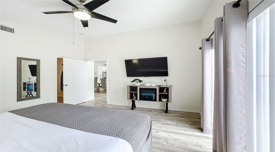 Davenport, Florida 33896, 4 Bedroom Bedrooms, ,2 Bathroombathrooms,Residential,For Sale,Hollinghead Loop,0,Mfro6416303
